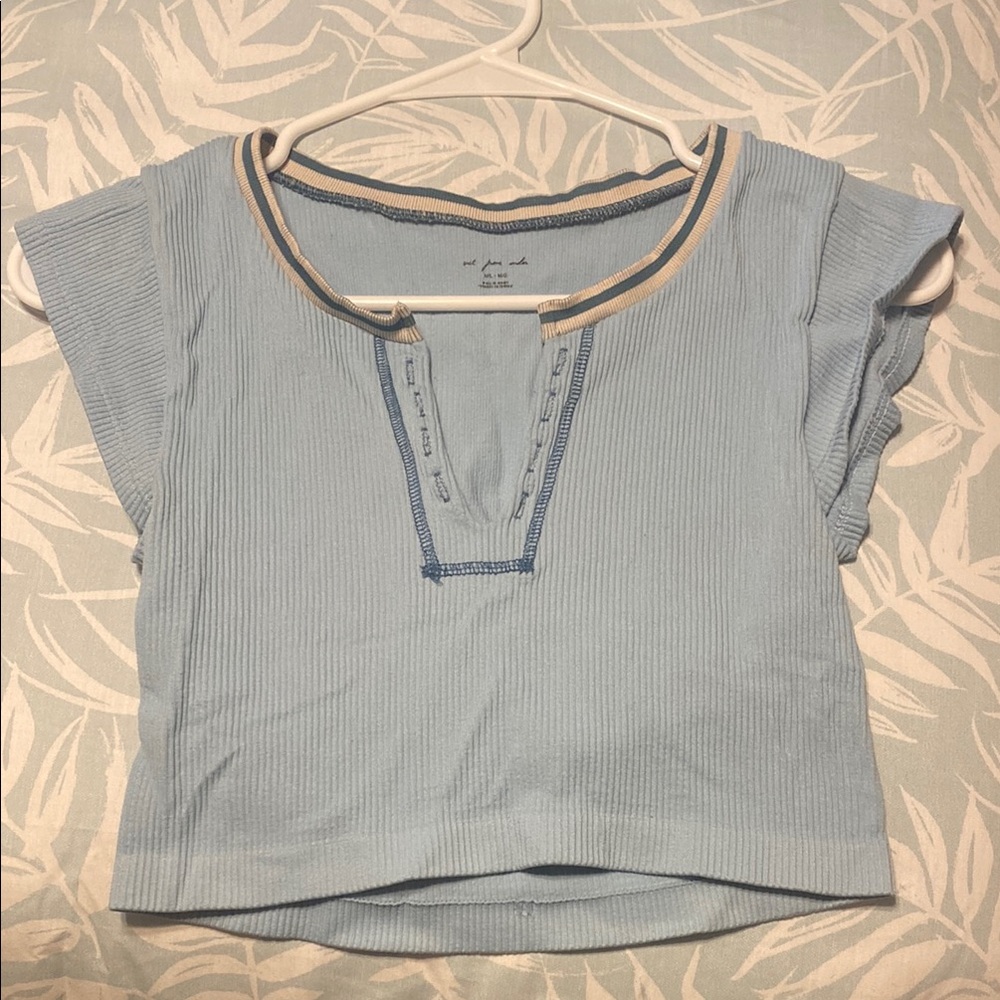 Light Blue Ribbed Crop Top - Urban Outfitters - size medium